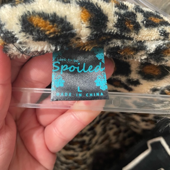 Live to be Spoiled, zip up “LOVE”jacket - Picture 15 of 15